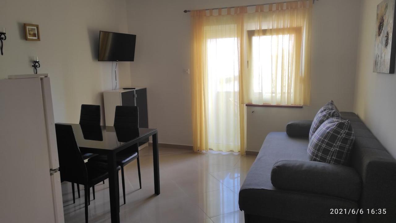 Apartmani Mille Starigrad Paklenica Eksteriør bilde
